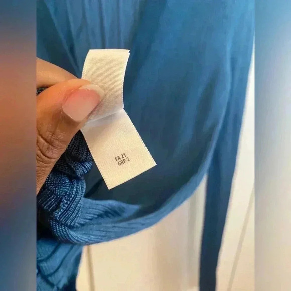 ST JOHN Ribbed Cardigan Size Medium - Picture 5 of 11